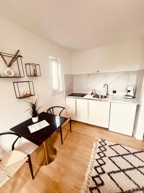 הומבורג Ferienwohnung An Der Uniklinik Mit Eigener Kueche Und Renoviertem Badezimmer מראה חיצוני תמונה