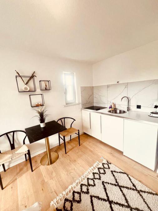 הומבורג Ferienwohnung An Der Uniklinik Mit Eigener Kueche Und Renoviertem Badezimmer מראה חיצוני תמונה