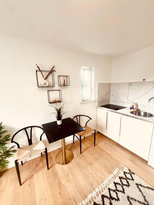הומבורג Ferienwohnung An Der Uniklinik Mit Eigener Kueche Und Renoviertem Badezimmer מראה חיצוני תמונה
